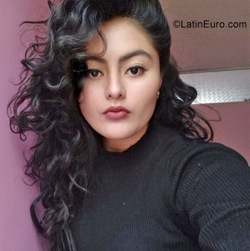 Date this attractive Ecuador girl Elizabeth from Quito EC726
