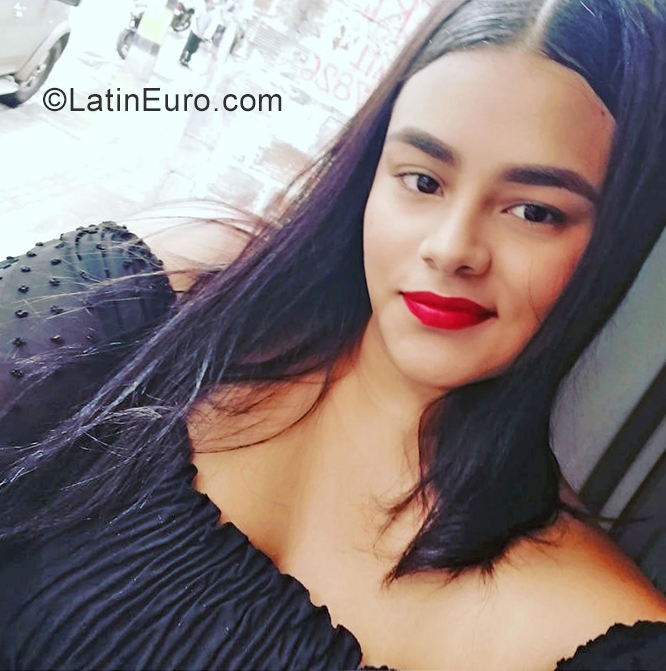 Date this young Colombia girl Laura from Medellin CO29458