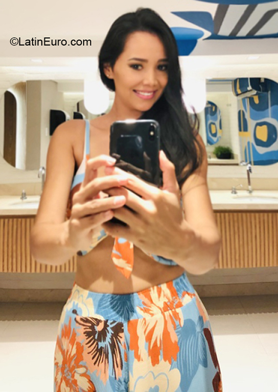 Date this young Brazil girl Ana Patrcia from Rio De Janeiro BR11334