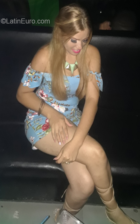 Date this pretty Dominican Republic girl Yokaira from Santo Domingo DO39447