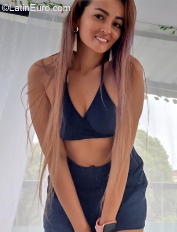 Date this tall Colombia girl Leidy from Floridablanca CO29629