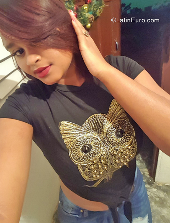 Date this hot Dominican Republic girl Anyi from Santo Domingo DO39509