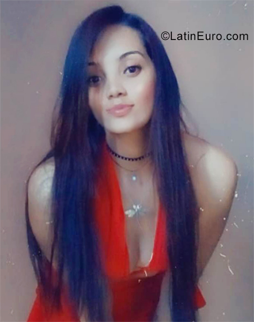 Date this sensual Colombia girl Danna from Bogota CO29720