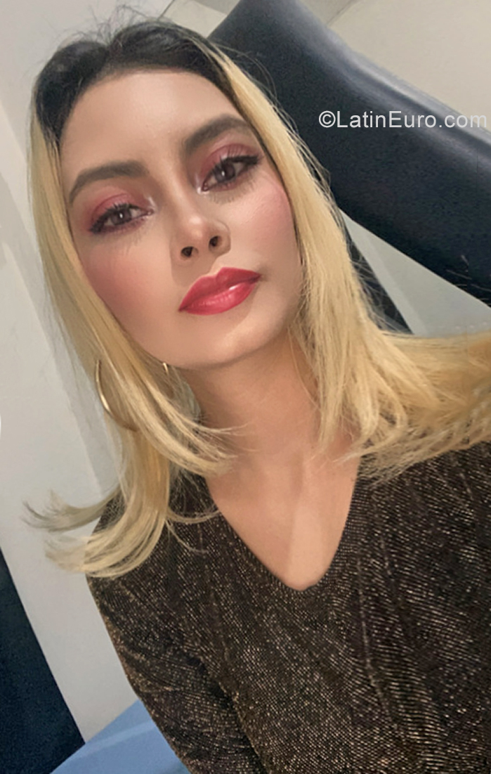 Date this foxy Colombia girl Laura from Medellin CO29728