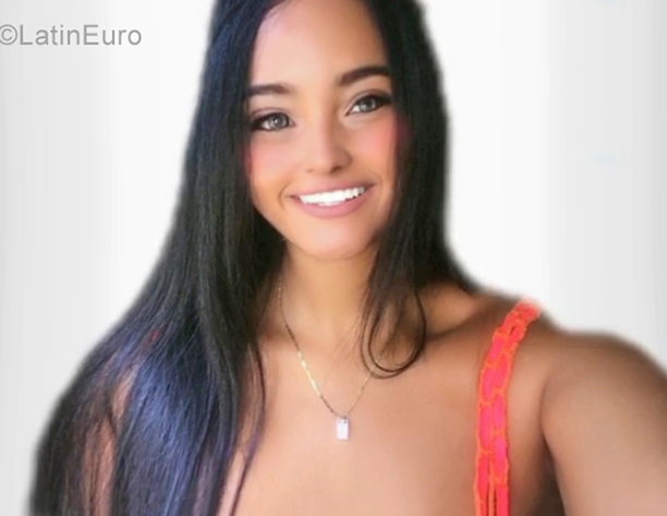 Date this charming Venezuela girl Daniela from Caracas VE3813