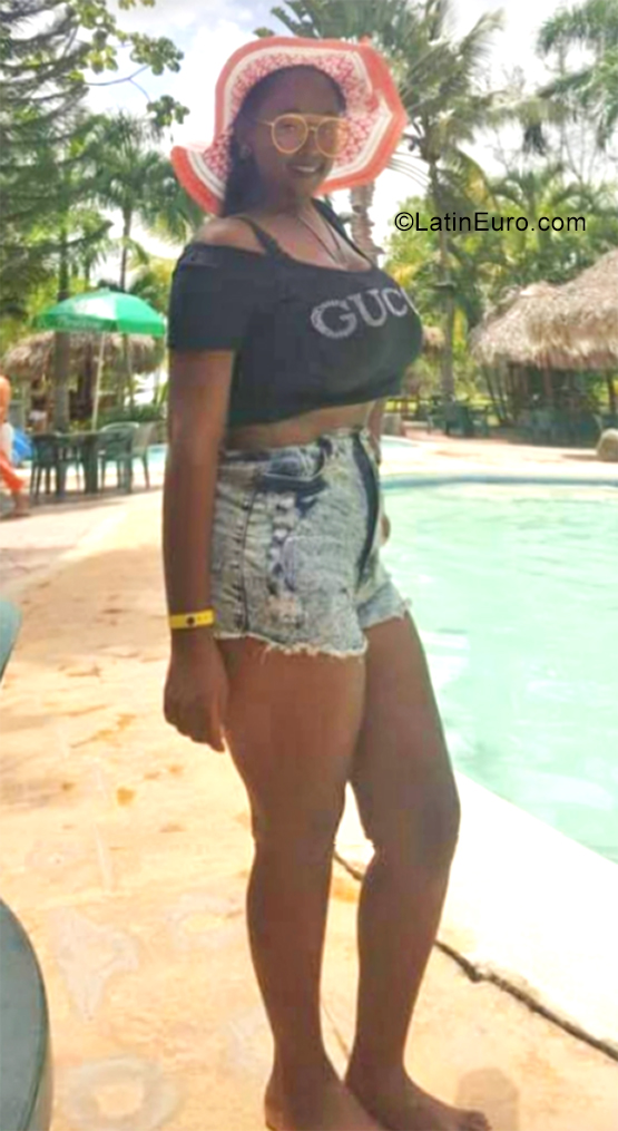 Date this sensual Dominican Republic girl Elisa from Santo Domingo DO40010