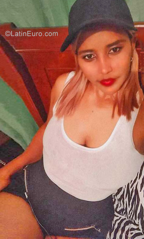 Date this young Dominican Republic girl Glenys from Santo Domingo DO39542