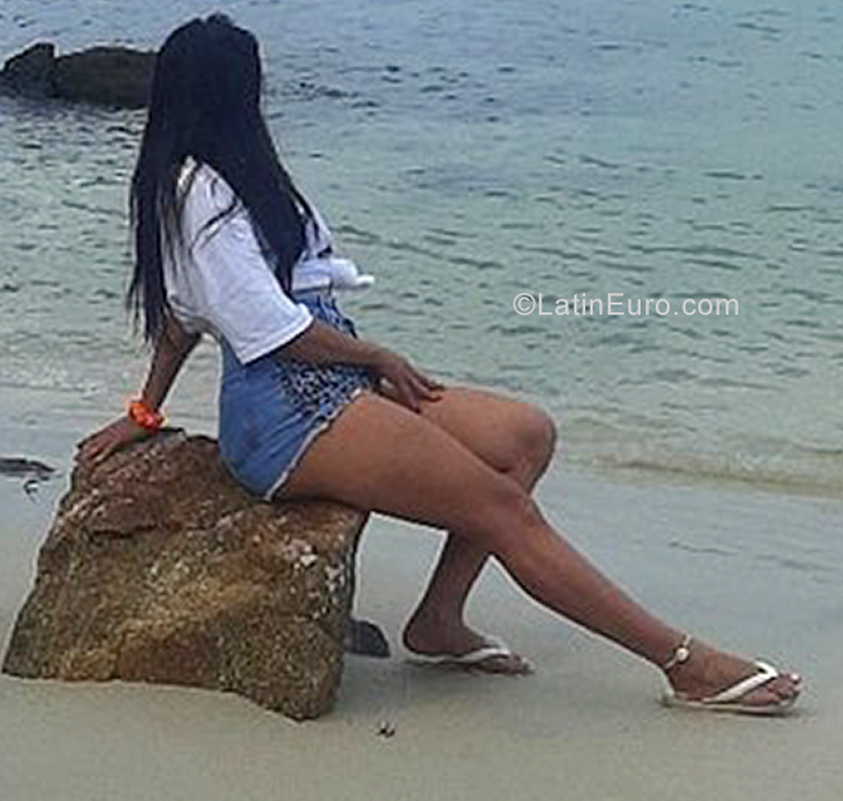 Date this cute Brazil girl Rakel from Itajaí BR11350