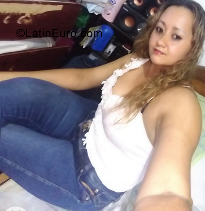 Date this good-looking Colombia girl Carolina from Ibague CO29773