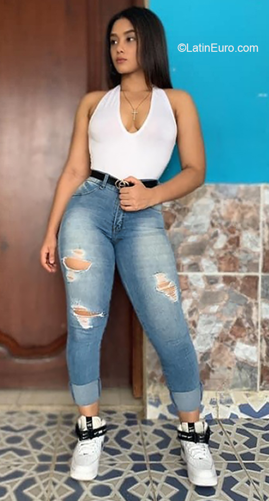 Date this good-looking Dominican Republic girl Samantha from Santiago DO39572