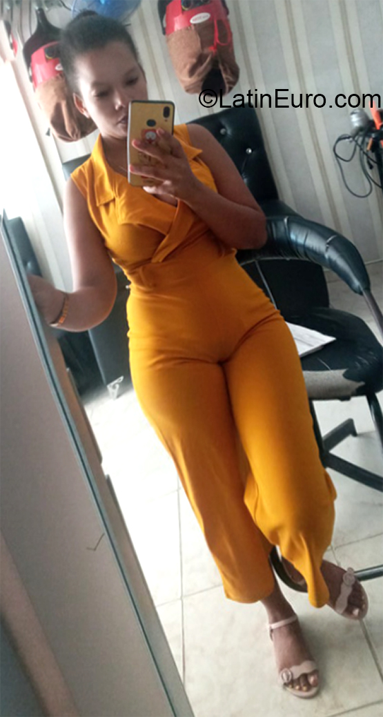Date this fun Dominican Republic girl Yeisa from Santo Domingo DO39611