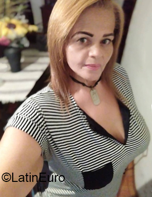 Date this happy Venezuela girl Carlina from Valencia VE3848