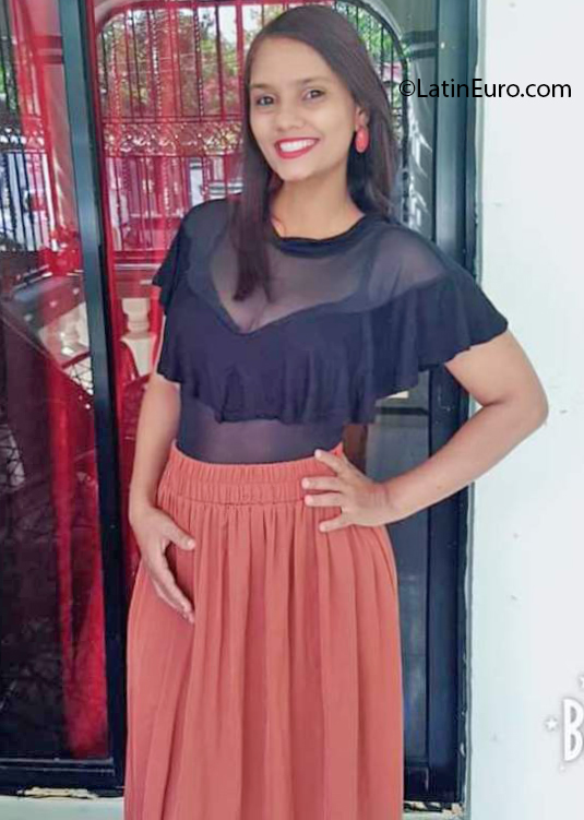 Date this hard body Dominican Republic girl Yufy from Cotui DO39626