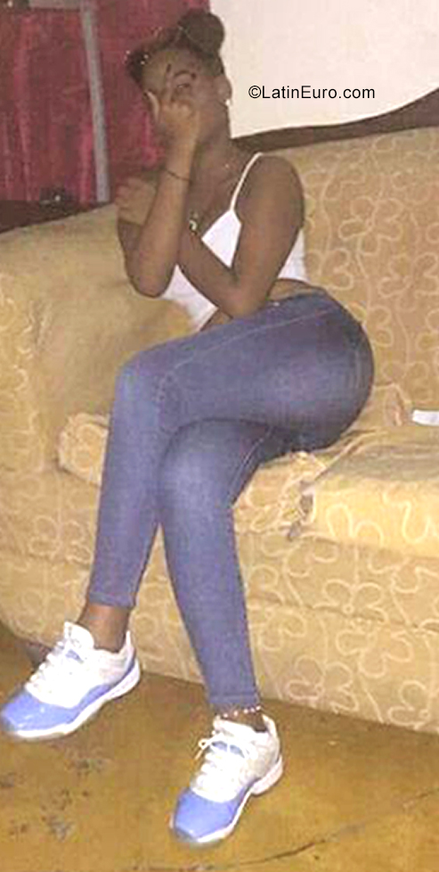 Date this charming Dominican Republic girl Yisaury from Santiago DO39640