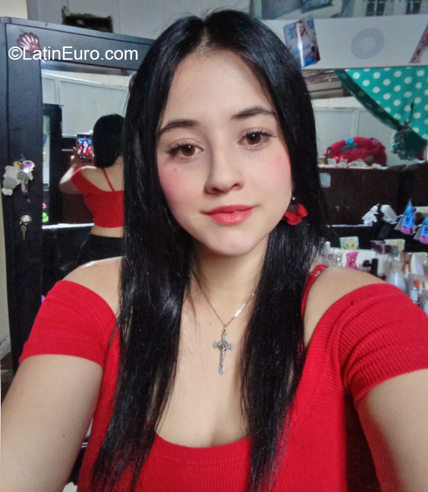 Date this nice looking Colombia girl Cristina from Manizales CO29935