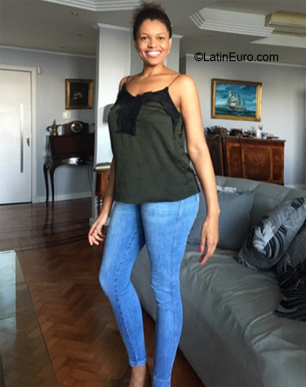 Date this athletic Brazil girl Neusa from Vitoria BR11359