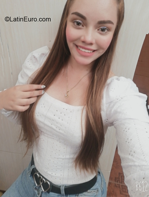 Date this happy Colombia girl Shara from Bogota CO30003