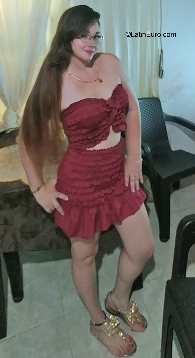 Date this happy Colombia girl Luz from Valledupar CO30023