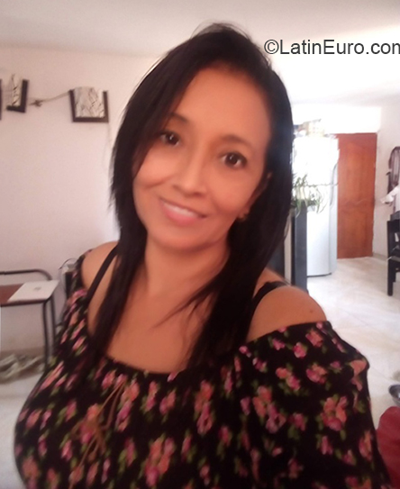 Date this exotic Colombia girl Shyrli from Barranquilla CO30046