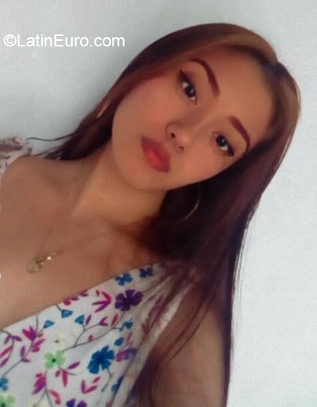 Date this hard body El Salvador girl Nicole from San Salvador SV164