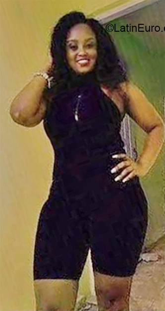 Date this foxy Dominican Republic girl Karen from San Pedro De Macoris DO39735