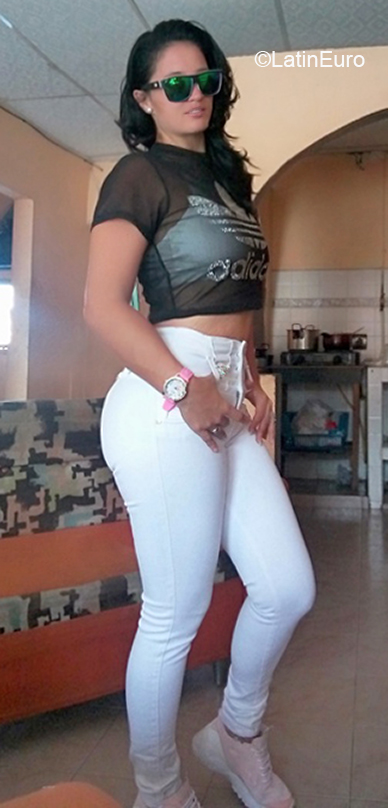Date this passionate Colombia girl Claudia from Cali CO30056