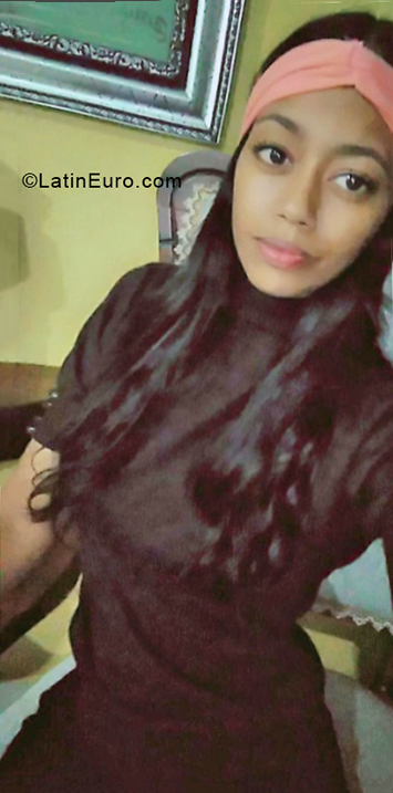 Date this voluptuous Dominican Republic girl Alexa Ventura from Santiago DO39772