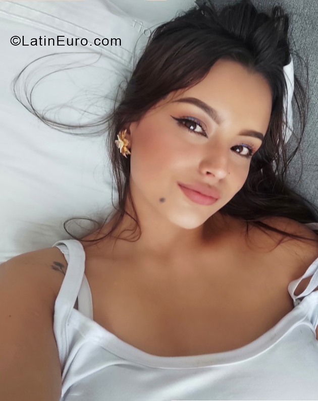 Date this sultry Colombia girl Antonella from  CO30115
