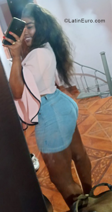 Date this sultry Colombia girl Melisa Mosquera from Medellín CO30136