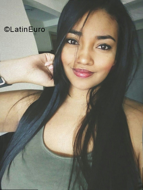 Date this stunning Colombia girl Desireth from Sabaneta CO30153