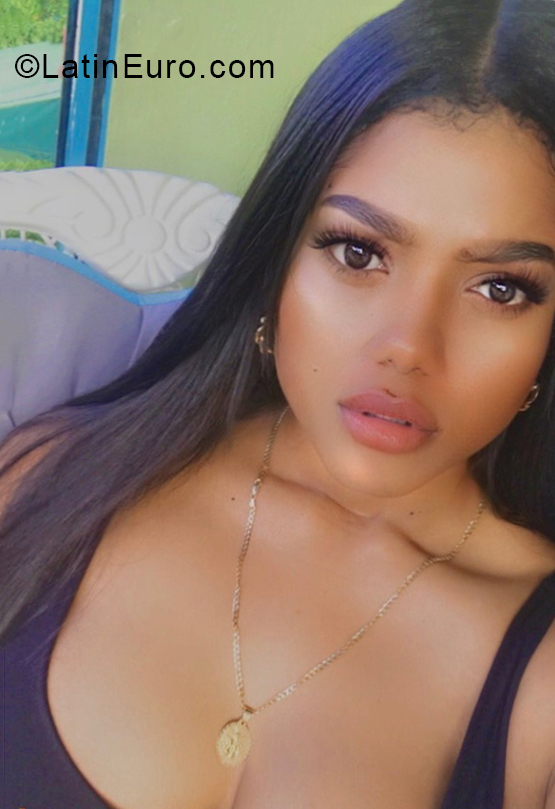 Date this pretty Dominican Republic girl Yorkira from Santo Domingo DO39806
