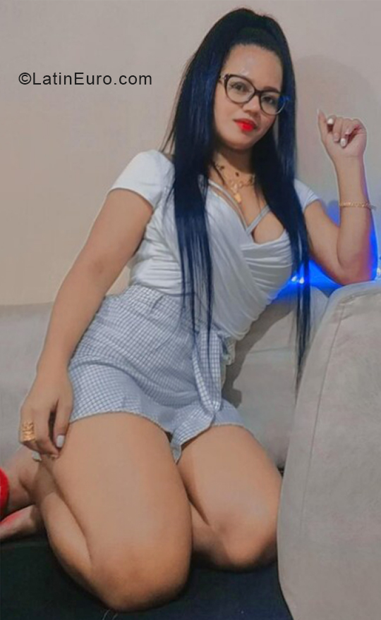Date this hot Ecuador girl Noemi from Guayaquil EC800