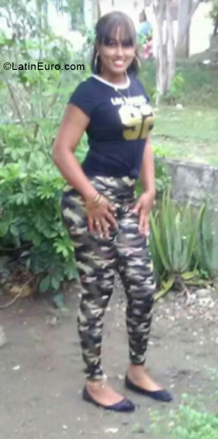 Date this hard body Dominican Republic girl Ingrid from Santo Domingo DO39811