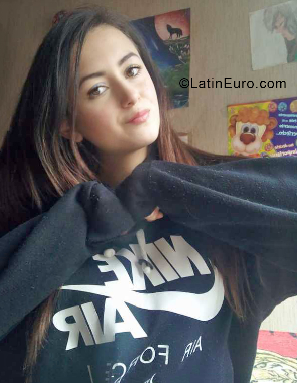 Date this athletic Colombia girl Abi from Bogota CO30238