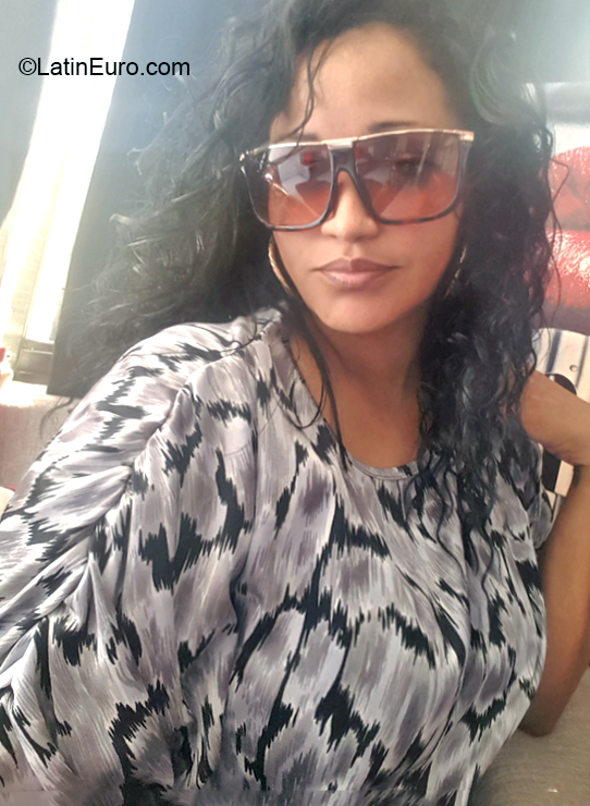 Date this happy Dominican Republic girl Rose from Santiago DO40180