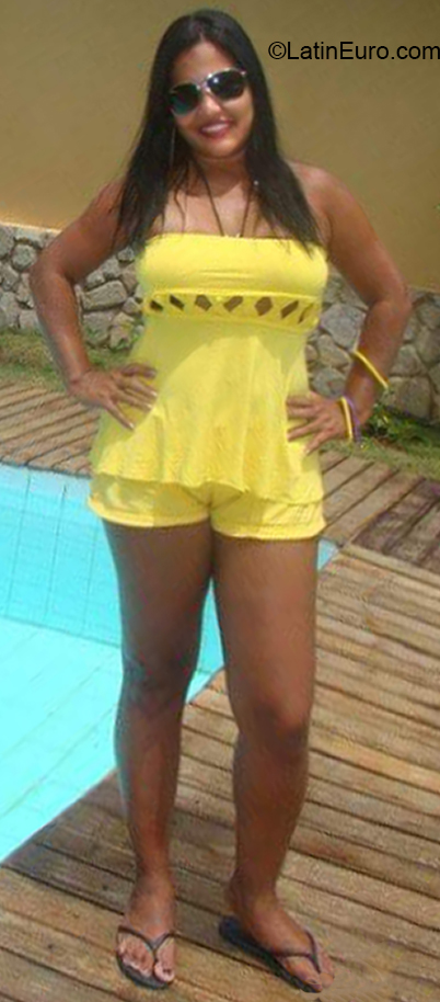 Date this voluptuous Brazil girl Mariana from Bezerros BR11383