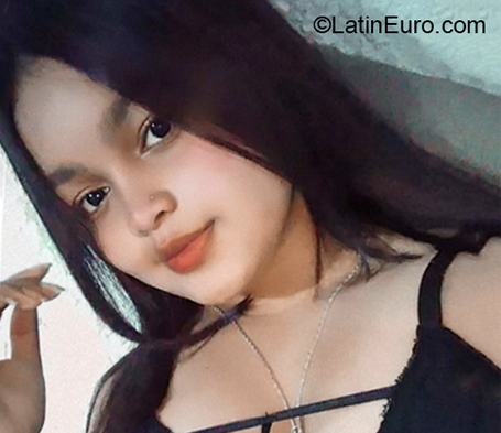 Date this attractive Colombia girl Camila Molina from Bogotá CO30277