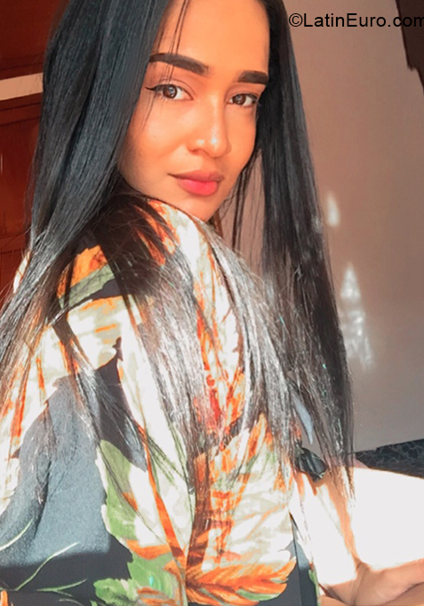 Date this delightful Colombia girl Delanis from Cartagena CO30311