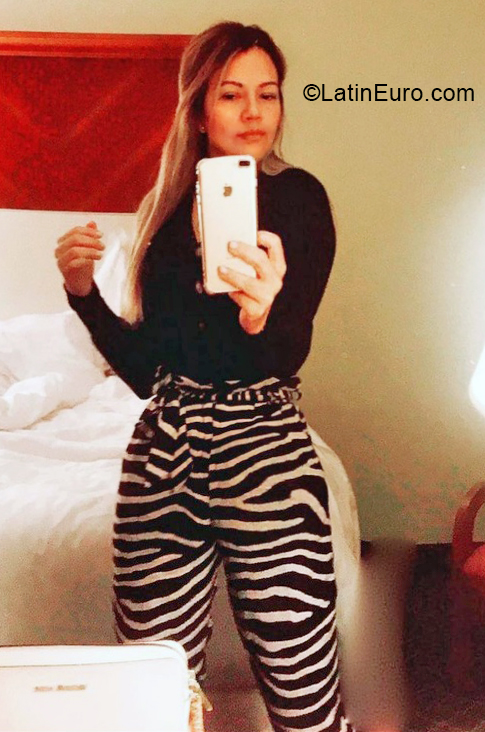 Date this pretty Colombia girl Aubrey from Bogota CO30999