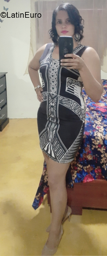 Date this happy Dominican Republic girl Elio from Santo Domingo DO39890
