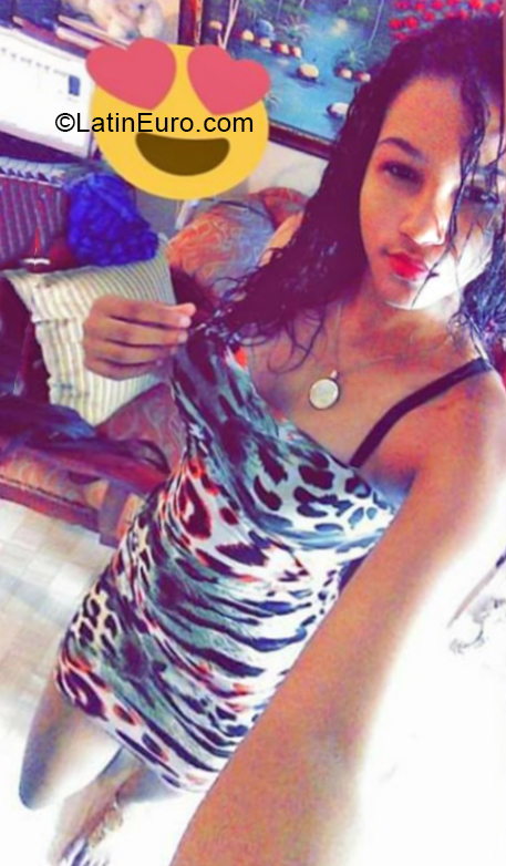 Date this beautiful Dominican Republic girl Kasmir from Santo Domingo DO39893