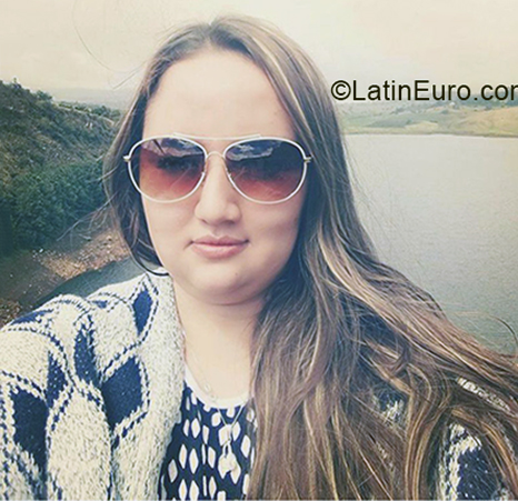 Date this voluptuous Colombia girl Camila from  CO30387