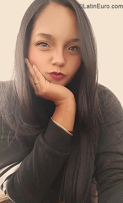 Date this pretty Colombia girl Vanessa from Bogota CO30388