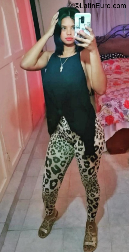 Date this fun Dominican Republic girl Yerlin from Santo Domingo DO40755