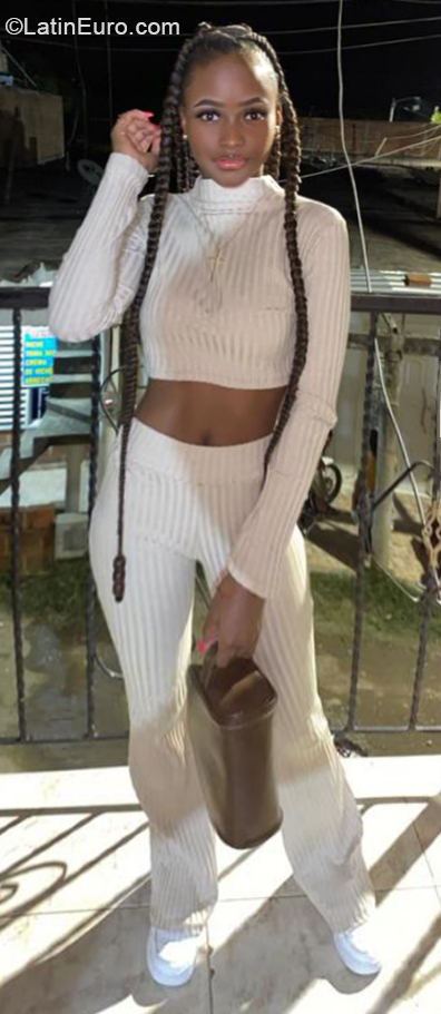 Date this nice looking Colombia girl Nathaly from Cali CO30436