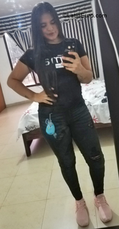 Date this young Colombia girl Johanna from Cali CO30493