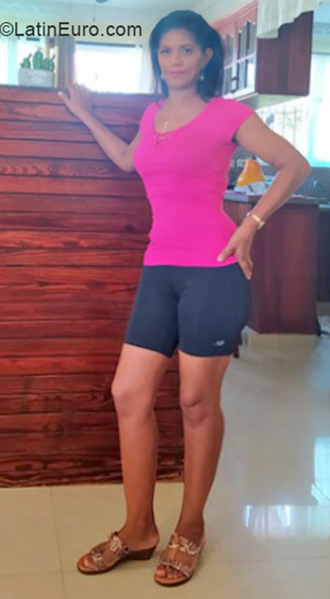 Date this young Dominican Republic girl Gladys from Santiago De Los Caballeros DO39971