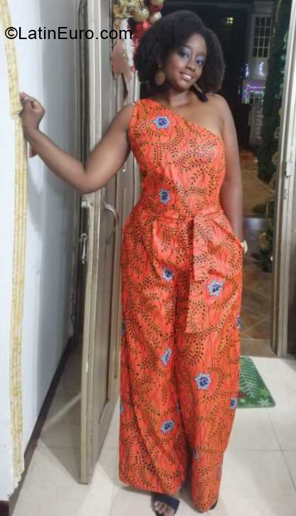 Date this voluptuous Colombia girl Leydi from Cali CO30479