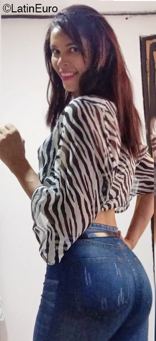Date this voluptuous Colombia girl Ingris from Barranquilla CO30492