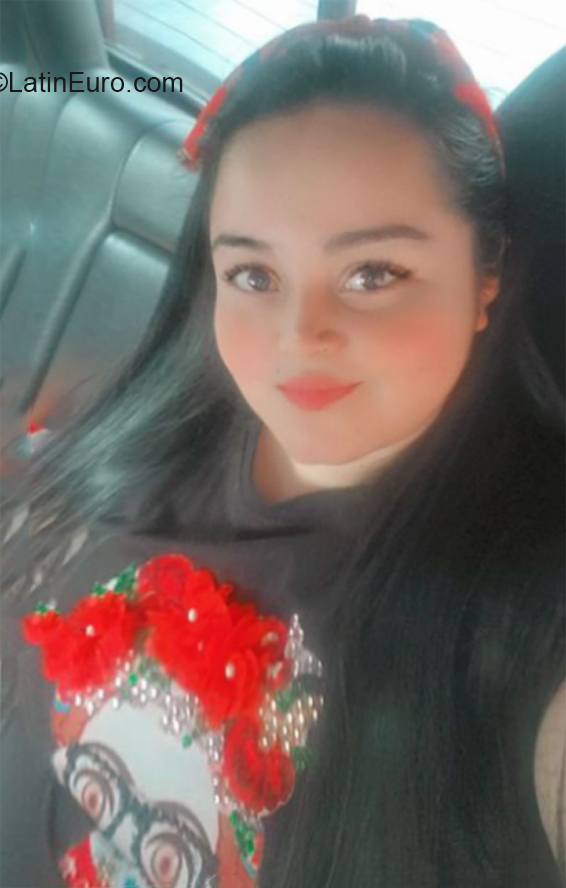 Date this charming Colombia girl Alejandra from Bogota CO30519
